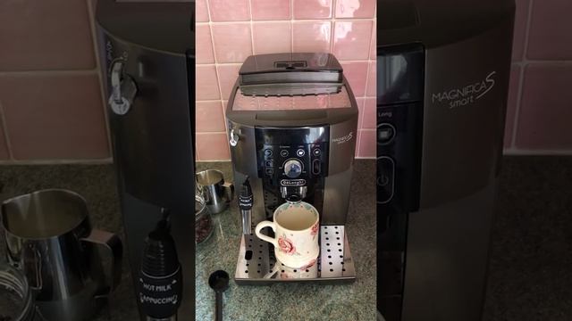 How to use the Delonghi Magnifica Smart coffee machine. смотреть онлайн