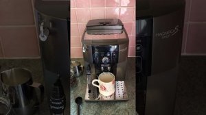 How to use the Delonghi Magnifica Smart coffee machine.