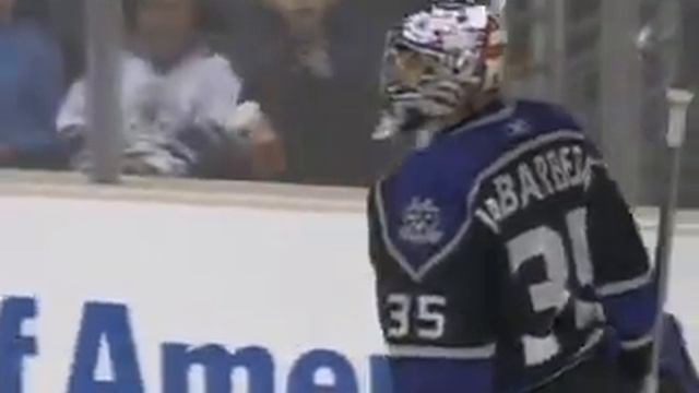 Slava Kozlov's weird goal for Thrashers vs Kings (19 jan 2006) смотреть онлайн