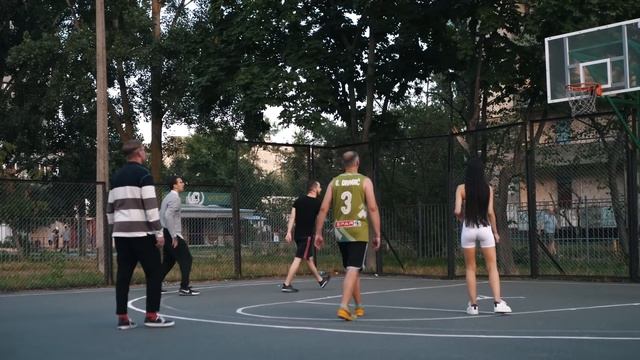 Профи притворились БОТАНАМИ на Баскетболе #2 | Nerds Basketball Prank смотреть онлайн