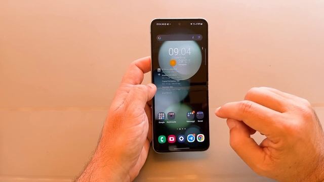 Recensione GALAXY FLIP 5 FINALMENTE un GRAN DISPLAY ESTERNO. смотреть онлайн