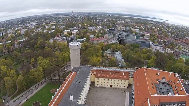 Aerial panorama @ Tallinn, Toompea смотреть онлайн