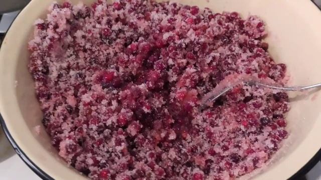 Творожные рулетики с яблочной начинкой и брусничное варенье с яблоками. Rolls and jam. смотреть онлайн