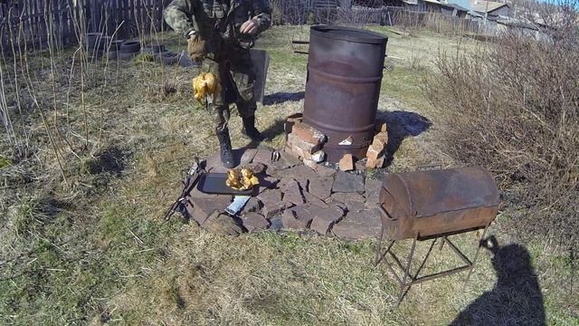 Курица запечённая в металлической бочке . смотреть онлайн