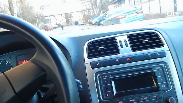 Volkswagen Polo седан 1.6 MT, 105л.с Sochi Edition 2013 как это было пять лет назад обзор смотреть онлайн