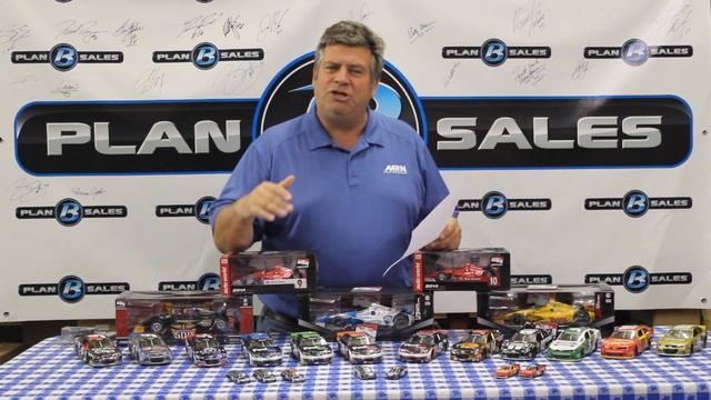 The Diecast Review Show - 4-19-2014 Lionel NASCAR Collectibles New Arrivals смотреть онлайн