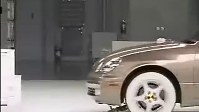 Crash Test 1999 - 2005 Lexus GS 300 / Toyota Aristo IIHS Frontal Impact