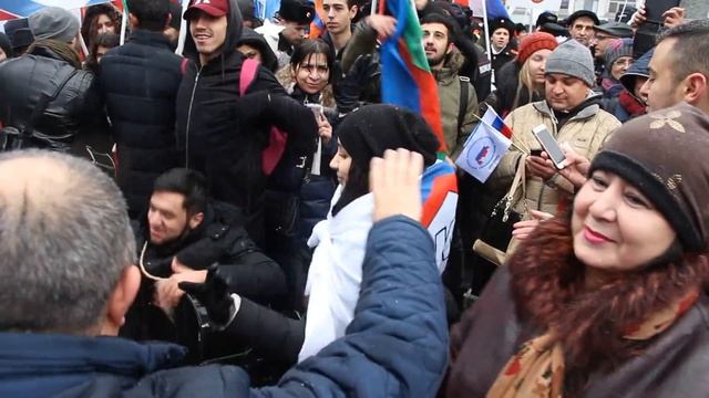 Азербайджанцы отмечают День Народного Единства в Москве 04 11 2016 смотреть онлайн