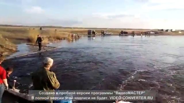 РЫБАЛКА ! Ловля КАРАСЕЙ руками. смотреть онлайн