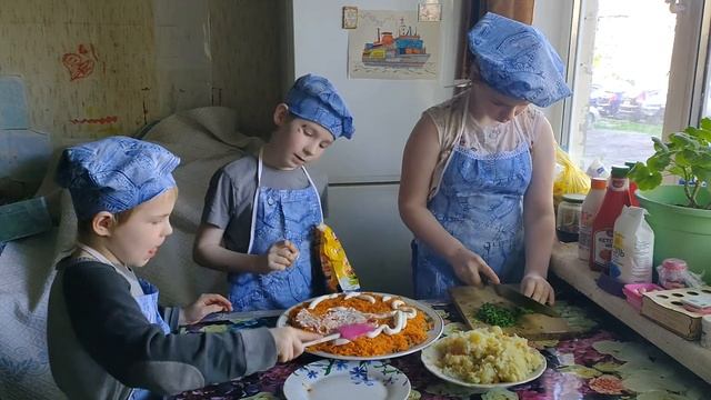Селедка в шубе от юных поварят смотреть онлайн