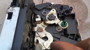 Заклинило дверь Ровер 75 - ремонт замка своими руками