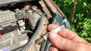 Как снять катушки зажигания и свечи на Lada X-RAY!