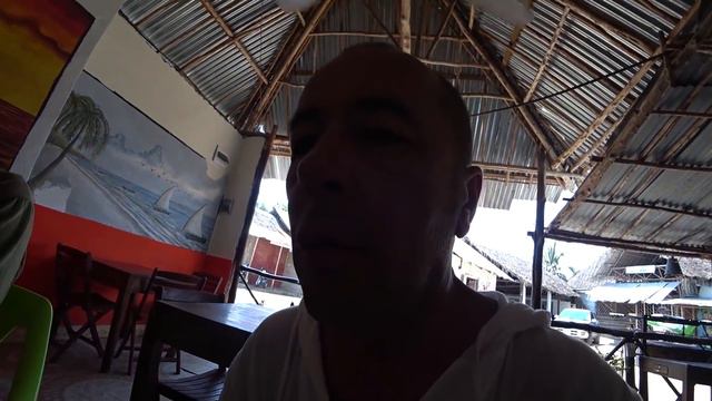 ШОК В КАФЕ! Ужин с тухлым лобстером. Занзибар 2021 смотреть онлайн