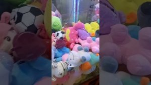 ИГРАЕМ В РАЗНЫЕ АВТОМАТЫ ХВАТАЙКИ И ВЫИГРЫВАЕМ ИГРУШКИ!