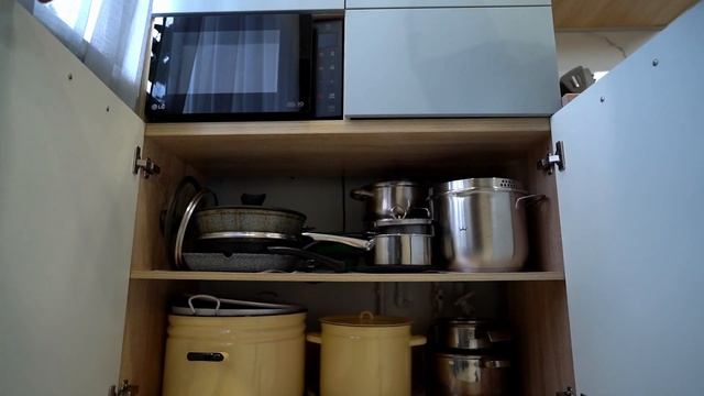 Матовая Кухня в потолок с Антресолями. Обзор проекта и отзыв Хозяйки смотреть онлайн