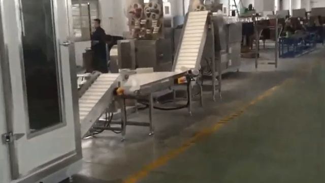 Линия производства круглой карамели на палочке.