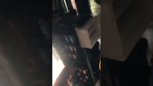 Problema de fusible de cigarette y stereo en un Toyota Corolla 2007 смотреть онлайн