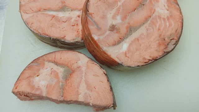 РУЛЕТ ИЗ КИЖУЧА , НЕЖЕНКА ,горячего копчения смотреть онлайн