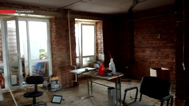 В Альметьевске жильцы многоэтажки ссорятся из-за ремонта смотреть онлайн