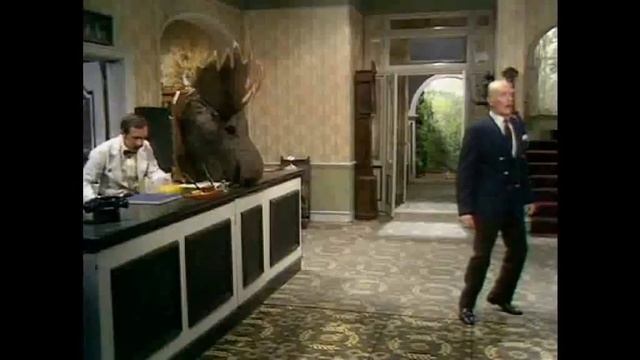 Fawlty Towers "I Speak English" смотреть онлайн