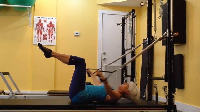 How to do Pilates: Midback Series on the Tower смотреть онлайн