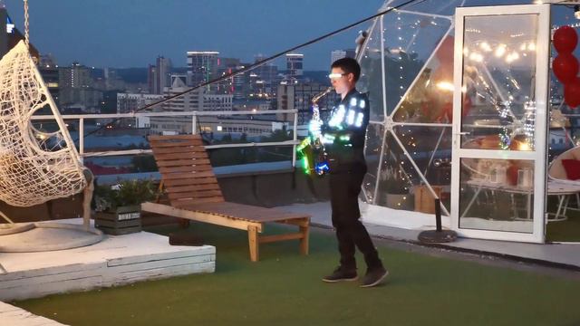 LED костюм на крыше смотреть онлайн