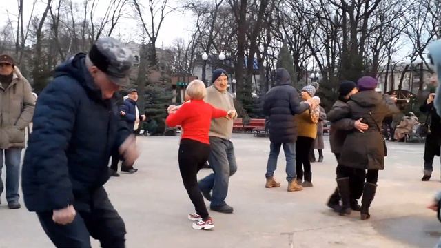ДЛЯ ЛЮБВИ СВОЕ СЕРДЦЕ ОТКРОЙ!???ТАНЦЫ В ПАРКЕ ГОРЬКОГО ХАРЬКОВ ФЕВРАЛЬ 2021 смотреть онлайн