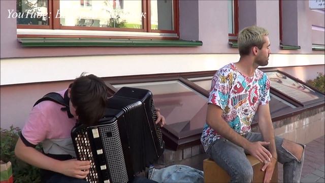 ОДИНОКАЯ ГАРМОНЬ! парень классно сыграл на баяне!!! смотреть онлайн