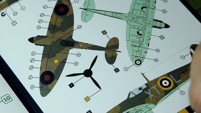 The Battle of Britain diorama - Spitfire and Bf 109 (Beacon Models 1:144 scale model kit) смотреть онлайн