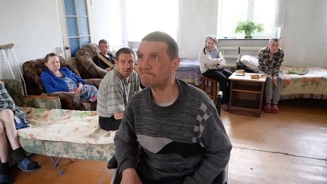 МАШИНА С ПОДАРКАМИ // ЧЕМ И КАК КОРМЯТ ЛЮДЕЙ В ДОМЕ МИЛОСЕРДИЯ ? смотреть онлайн