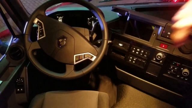 В чем отличия новой линейки T, C, K грузовиков Renault Trucks 2021 смотреть онлайн