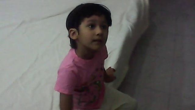 Малыш объясняет маме как его обидел мальчик в парке смотреть онлайн