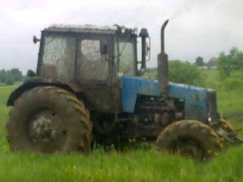 Беларус 1221 зарывается в грязь