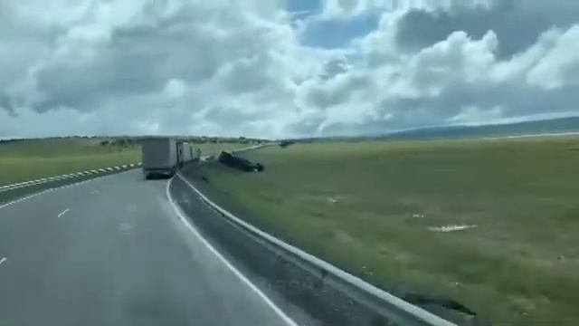 Фура слетела с трассы и загорелась в Улётовском районе смотреть онлайн