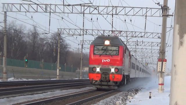Электровоз ЭП2К-356 с пассажирским поездом №18 Москва - Симферополь смотреть онлайн