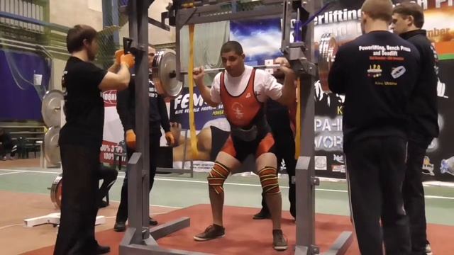 045 Tornike Mindiakuri. ПОПЫТКА. Приседания 180 кг . Кубок Мира 2015 (GPA/UPC - GPA-IPO & GPA-D) смотреть онлайн