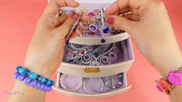 Giant Barbie Doll Making Wedding Makeover смотреть онлайн