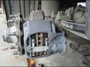 Определяем износ колодок дисковых тормозов