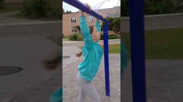 Viktoria Blair кувырок на одной руке