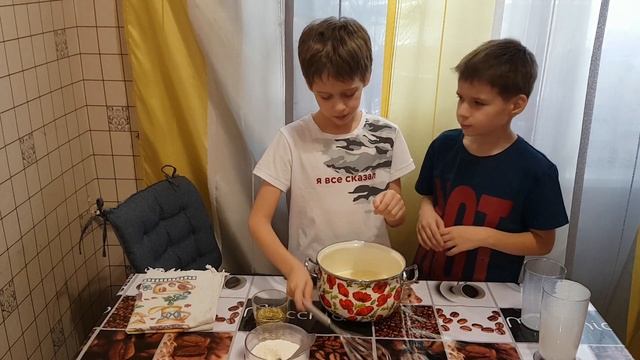 Очень вкусные блины на молоке и кефире по бабушкиному рецепту. смотреть онлайн