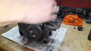 Ч.2 Разбор китайской б/пилы (полный капремонт). Грязно раскидал китайца