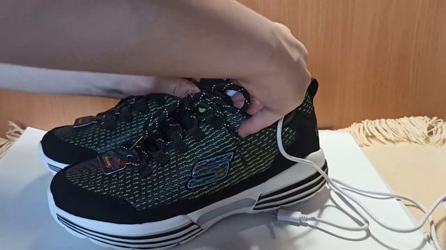 Светящиеся кроссовки Skechers Luminators! Класс!