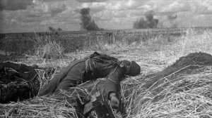 война....бесконечная стрельба над головой... грустная песня😢 понимаю сейчас тех людей которые в ДНР