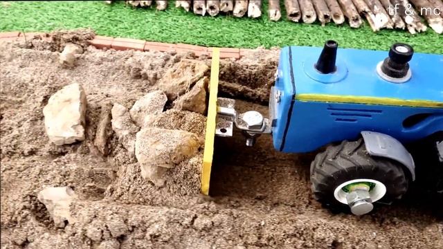 Fun adventures of Mini tractor on a tiny farm #17 #farm #funny #minitractor смотреть онлайн