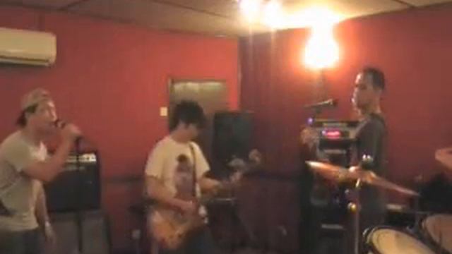 pTc' randomly covering the song from Capital E- Bittersweet смотреть онлайн