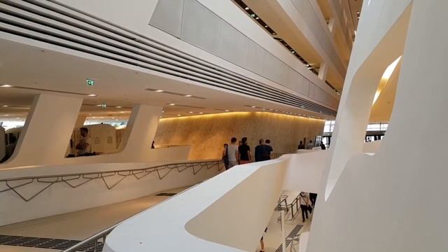 Архитектор Заха Хадид / здание университета в Вене / Zaha Hadid смотреть онлайн