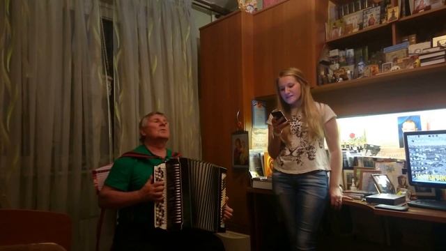 Ангелина Василевская и Юрий Красноперов - Спеют яблоки и вишни в саду смотреть онлайн