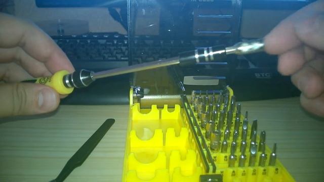 Отвертки 45 in 1 Torx смотреть онлайн