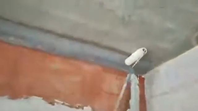 Грунтовка бетонного потолка перед отделкой – снято на видео смотреть онлайн