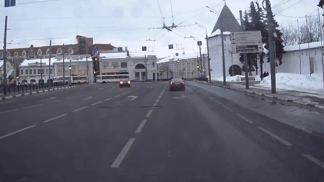 Вид из кабины водителя троллейбуса. Ярославль.